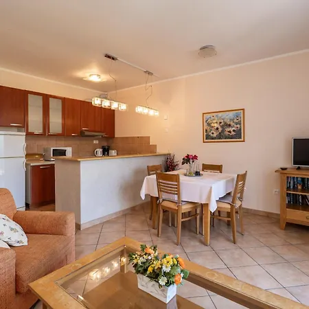 Alegria Apartment *